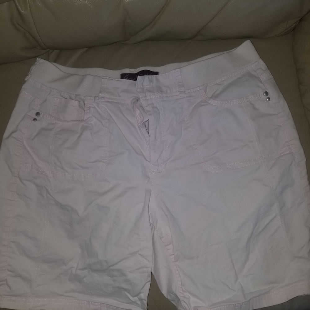 Gloria Vanderbilt "Kristine" Stretch Waistband Pale Pink Cotton Shorts, Size 16